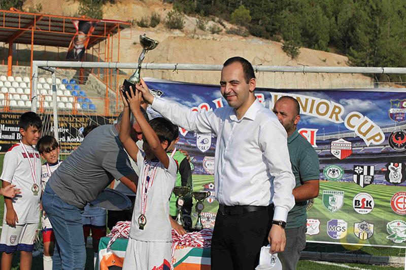 Ege Junior Cup Futbol Turnuvası ödül töreni, Kavaklıdere Kaymakamı Oray Güven
