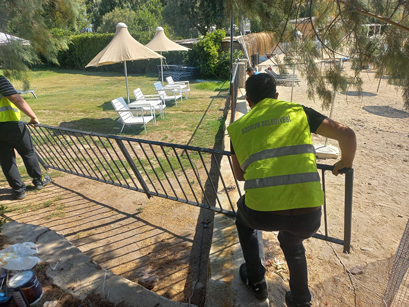 Sahile ulaşımı engelleyenlere yıkım 2