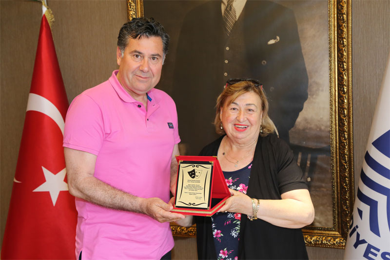 Ünlü tiyatroculardan Başkan Kocadon’a ziyaret 3