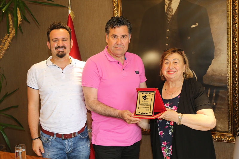 Ünlü tiyatroculardan Başkan Kocadon’a ziyaret 4