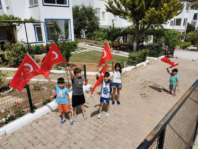 Haydi Bodrum sokağa değil balkona çıkalım 2