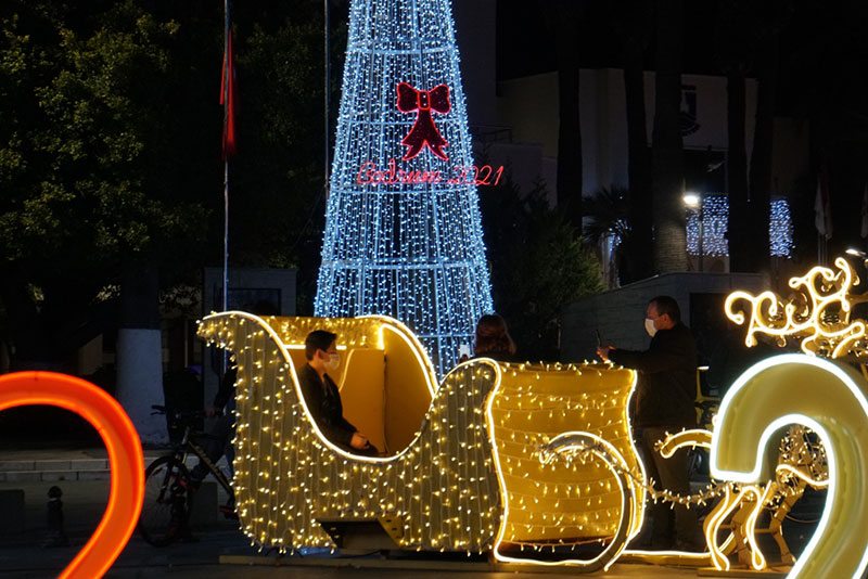 Bodrum'da meydanlara yılbaşı süslemesi 4