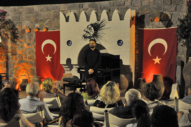 Eser Öktem Bodrum’da konser verdi 3