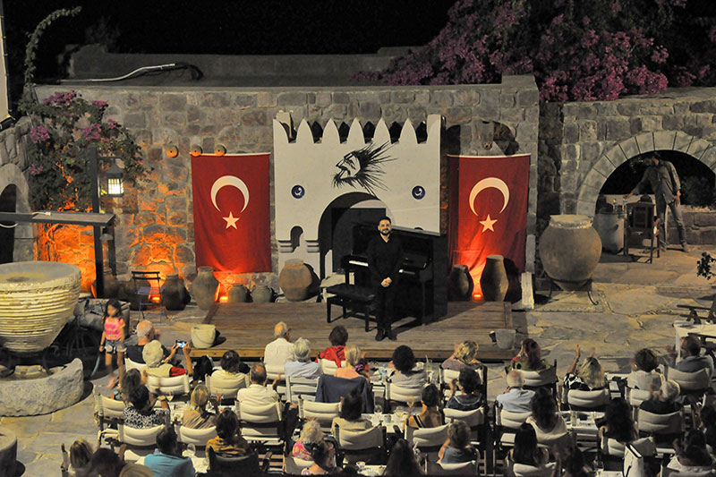 Eser Öktem Bodrum’da konser verdi 4