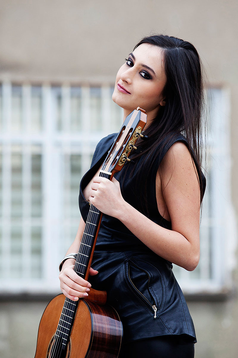 Gitarist Begül Erhan 2