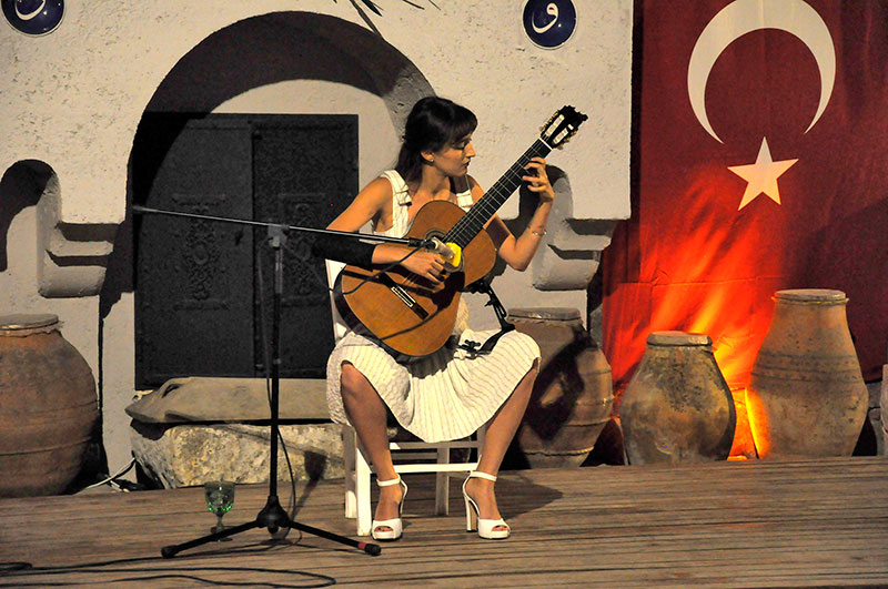 Gümüşlük Festivali'nde Begül Erhan konseri 4