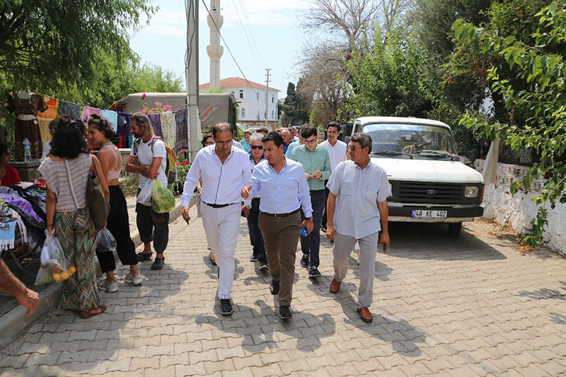 Ahmet Aras'dan Gümüşlüğe yeni pazar yeri sözü 2