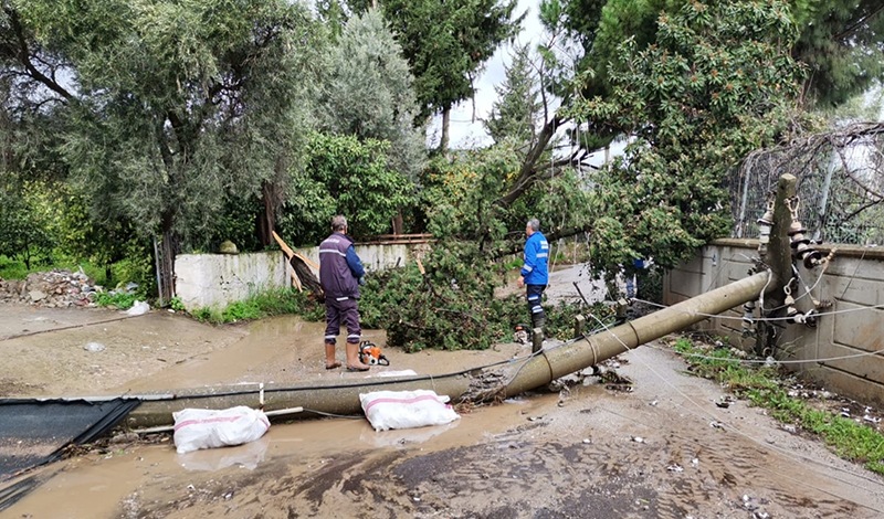 Muğla merkezde kar kıyılarda fırtına 4