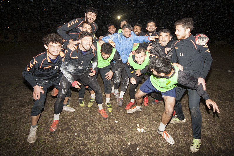 Gümüşlükspor Teknik Direktörü Hüseyin Öztemiz'e doğum günü sürprizi 2