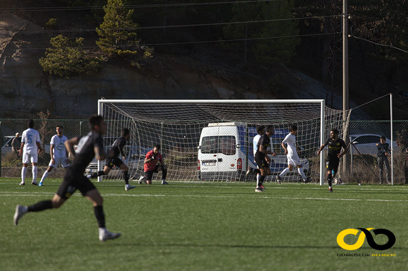 Gümüşlükspor gol. Golü atan Samet Akalın Fotoğraf: Yalçın Çakır