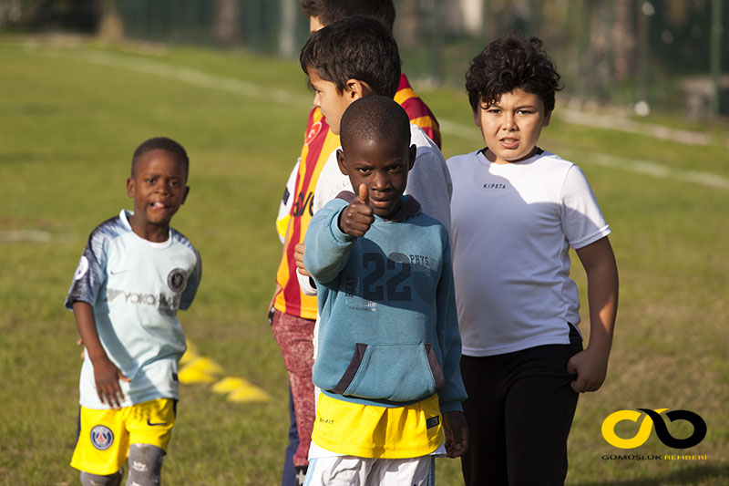 Gümüşlükspor 07-10 yaş grubu futbol eğitimi 16