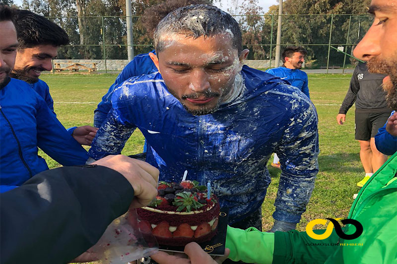 Gümüşlükspor'un golcüsü Yasin Memiş'e sürpriz doğum günü 3