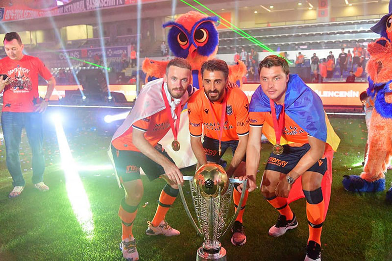 Medipol Başakşehir kupasını aldı 1