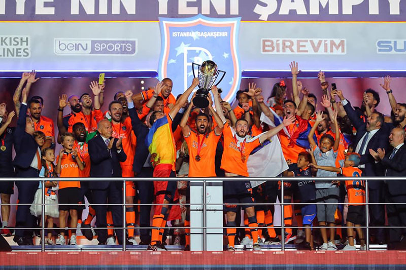 Medipol Başakşehir kupasını aldı 4