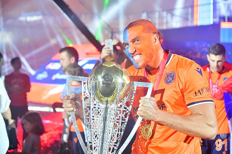 Medipol Başakşehir kupasını aldı 6