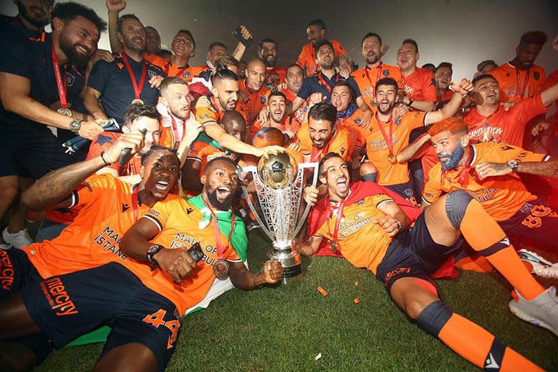 Medipol Başakşehir kupasını aldı 7