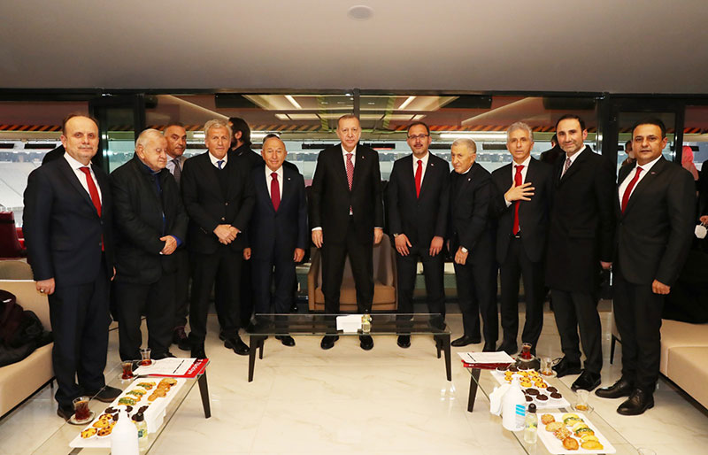 Cumhurbaşkanı Erdoğan Türkiye - Letonya maçını statta izledi 2