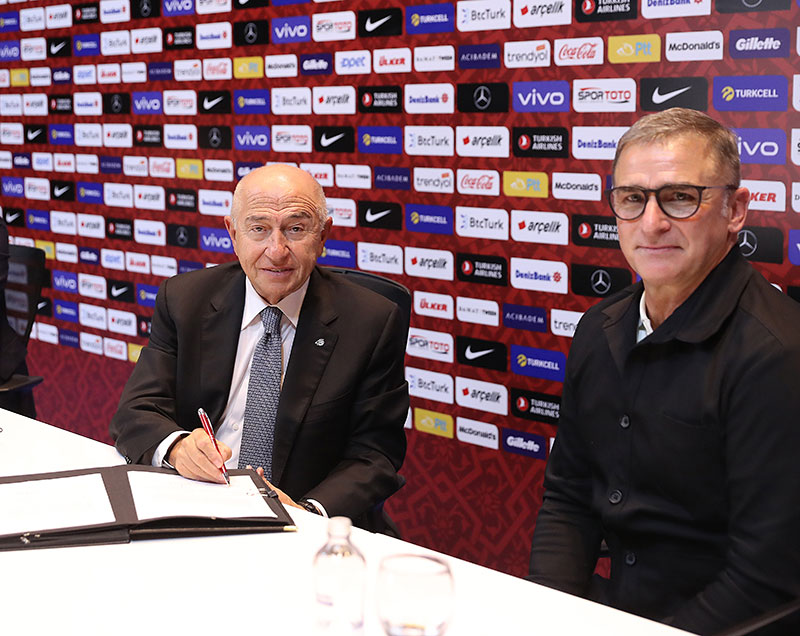 TFF Başkanı Nihat Özdemir, A Millî Erkek Futbol Takımının yeni teknik direktörü Stefan Kuntz