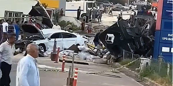 Mardin'de trafik kazası: 16 ölü