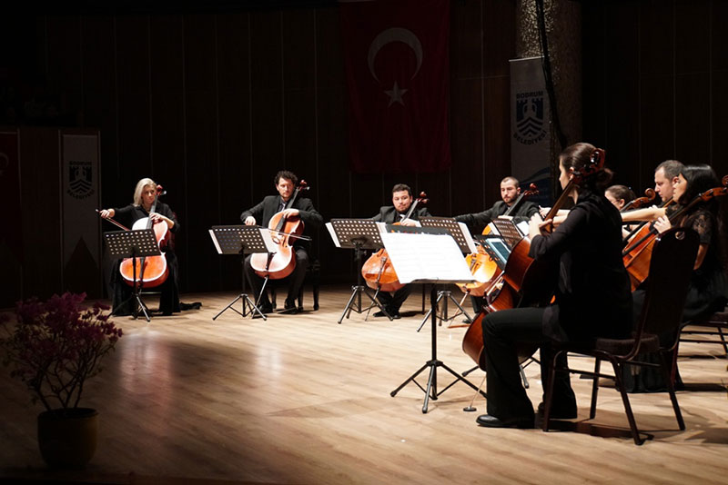 8 Viyolonsel ve Klasik'ten Tango'ya Konseri 3