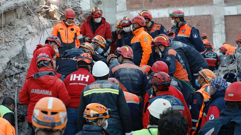 İzmir depreminin sembol fotoğrafı 4