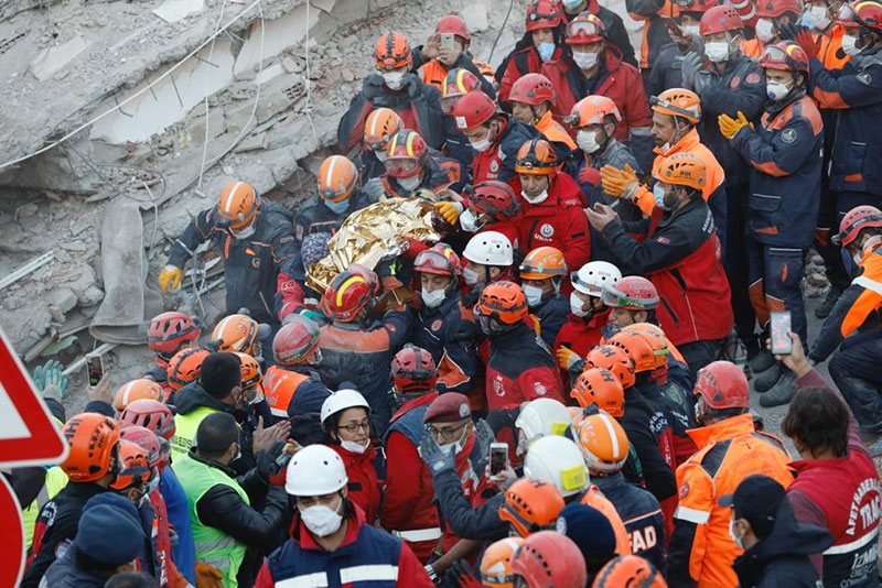 İzmir depreminin sembol fotoğrafı 6