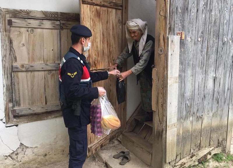 Muğla Jandarma'dan sokak sokak yardım 2