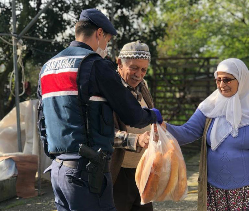 Muğla Jandarma'dan sokak sokak yardım 5