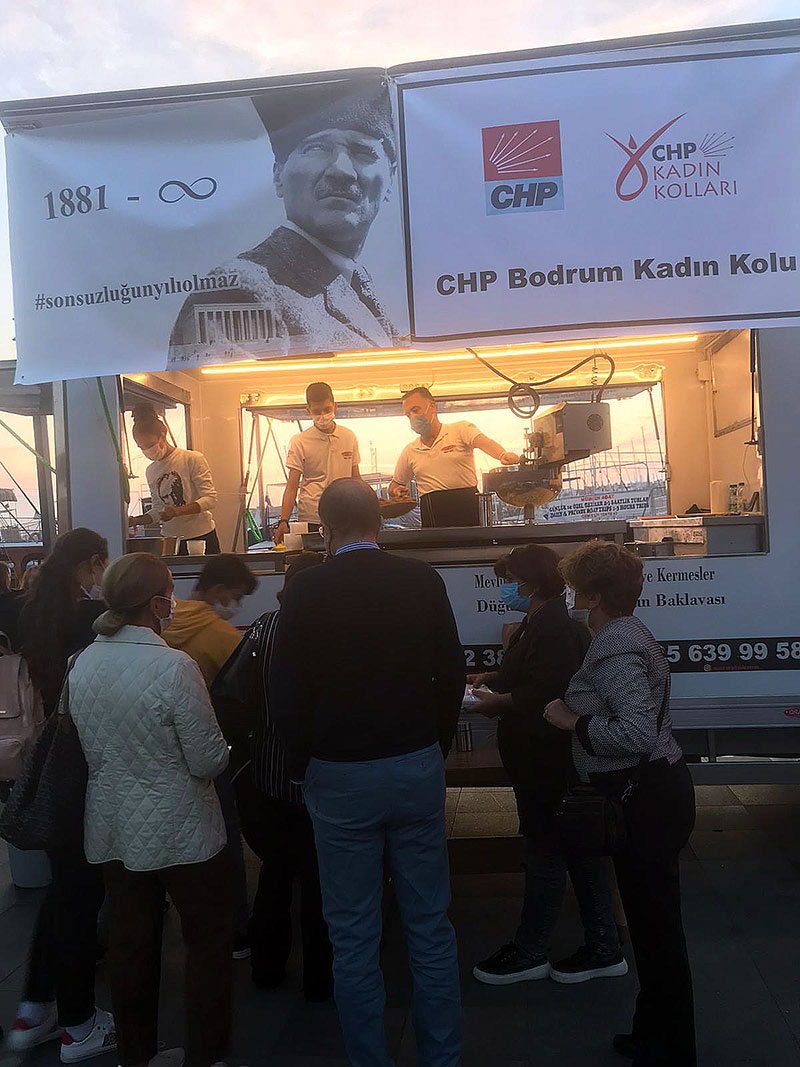 CHP Bodrum Kadın Kolu'ndan Ata'mız için lokma 3