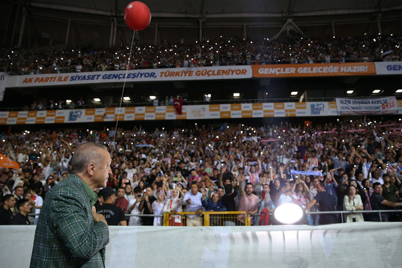Cumhurbaşkanı Recep Tayyip Erdoğan, AK Parti Gençlik Kolları'nın Adana'da düzenlediği "Bir Gençlik Şöleni"nde, 21 Mayıs 2022